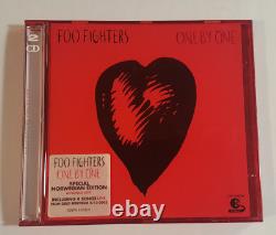 FOO FIGHTERS One By One 2xCD Special Limited Edition RARE with Live Trx Dave Grohl