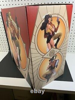 Mondo The Rocketeer And Betty 14 Polystone Statue Limited Edition Dave Stevens