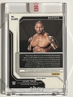 2022 Batista Panini Prizm WWE Legendary Signatures Dave Bautista<br/>   
<br/>	 Traduction en français : 		<br/>
2022 Batista Panini Prizm WWE Legendary Signatures Dave Bautista