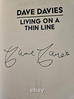 Dave Davies a dédicacé le livre relié de 2022 'Living On a Thin Line'