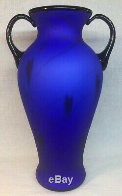 Fenton Art Glass Dave Fetty Hearts Accroché Cobalt Satin Vase Limited Edition