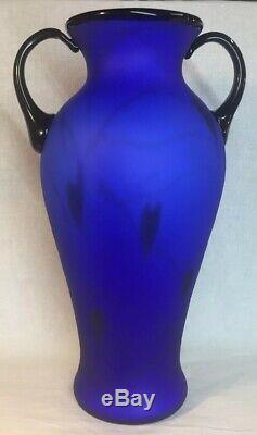 Fenton Art Glass Dave Fetty Hearts Accroché Cobalt Satin Vase Limited Edition