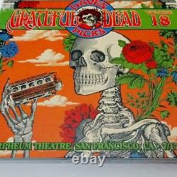 Grateful Dead Dave's Picks 18 Orpheum SF CA 1976 7/17,16/76 Volume Eighteen 3 CD translates to 'Grateful Dead Dave's Picks 18 Orpheum SF CA 1976 17/7,16/76 Volume Dix-huit 3 CD' in French.