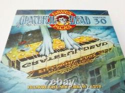 Grateful Dead Dave's Picks 30 Fillmore East 1/2/70 New York 1970 Vol Thirty 3 CD translates to 'Grateful Dead Dave's Picks 30 Fillmore East 1/2/70 New York 1970 Volume Trente 3 CD' in French.