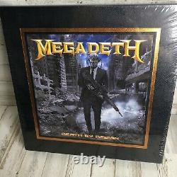 Megadeth New Death By Design Boîte En Vinyle 4-lp Fye Dave Mustaine Signature