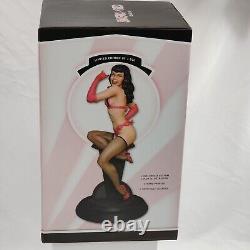 Statue de 13,5 pouces de Bettie Page Fille de nos rêves (Édition limitée de 1500) Nouveau